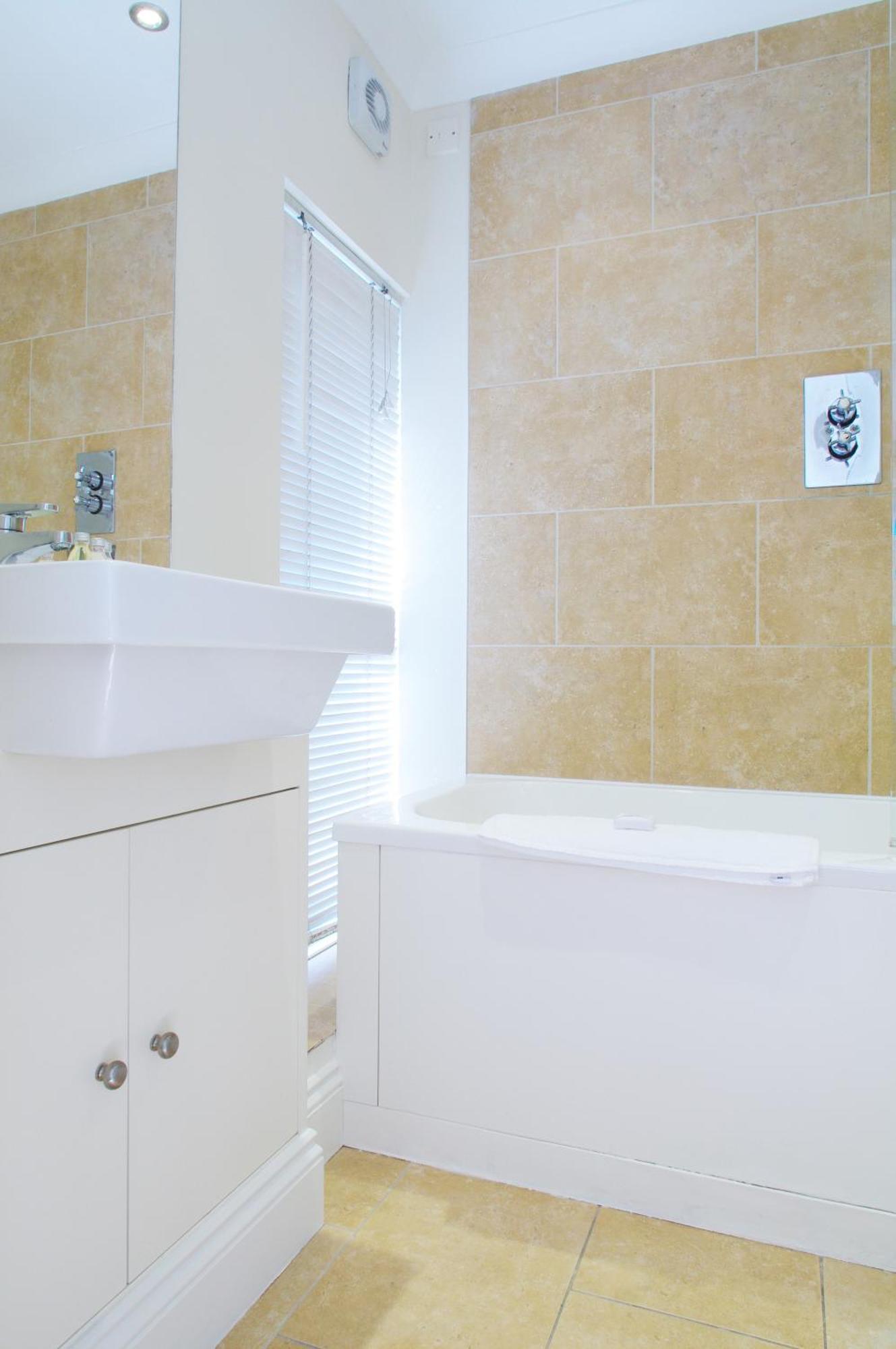 Notting Hill Light & Airy *